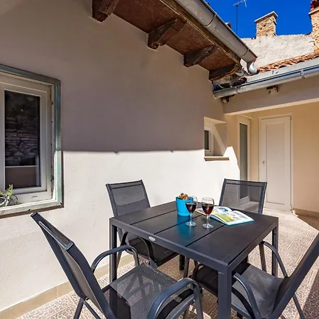 Old Tower Center Апартаменти Пула