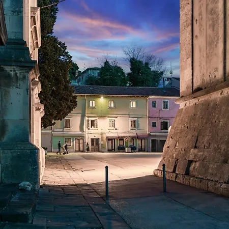 Old Tower Center Апартаменти *