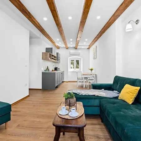 Old Tower Center Апартаменти Пула