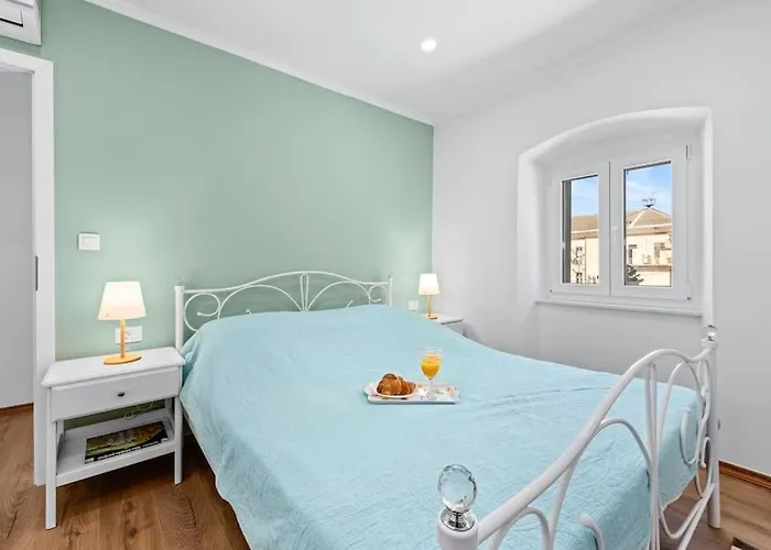 Old Tower Center Apartman *