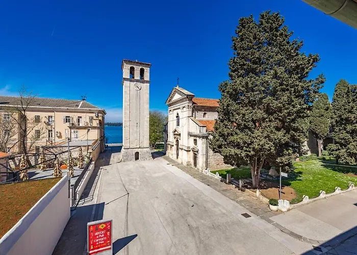 Old Tower Center Póla