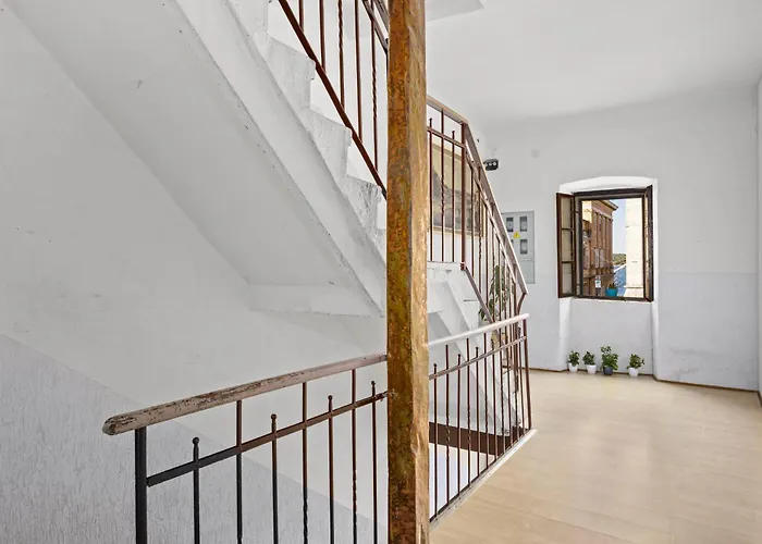 Old Tower Center Apartman *