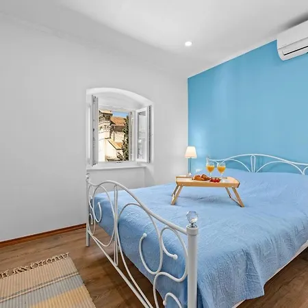 Old Tower Center Apartman Póla