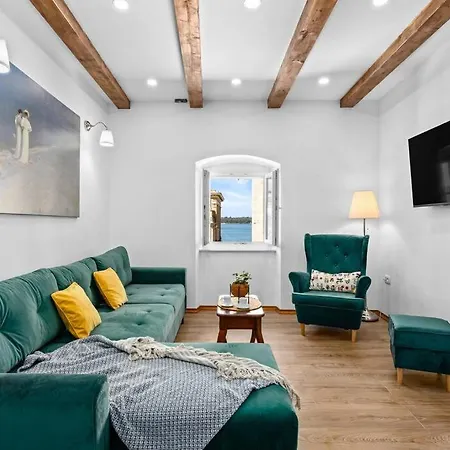 Old Tower Center Apartman *