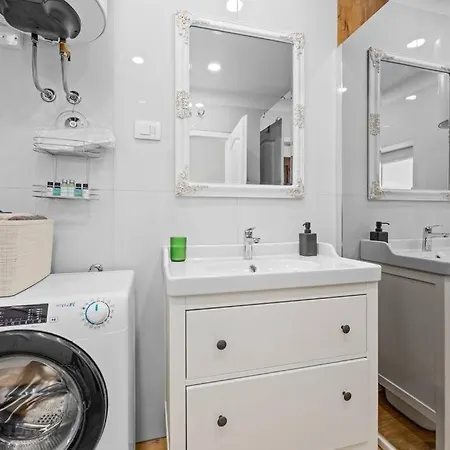 Old Tower Center Póla