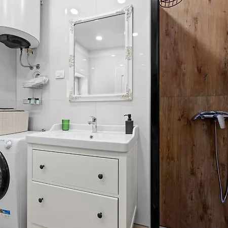 Old Tower Center Διαμέρισμα *