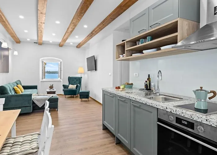 Old Tower Center Pula